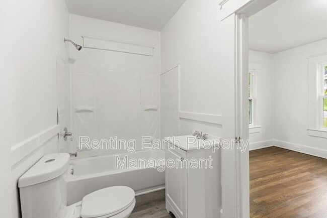 Building Photo - 1724 30th St SW