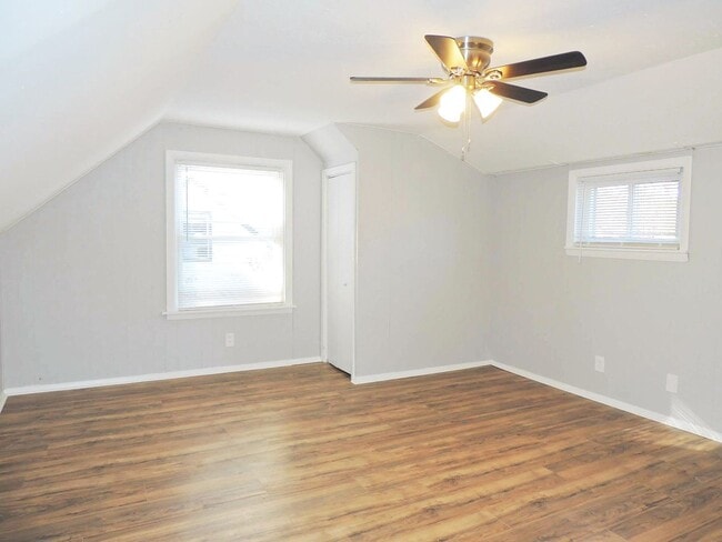 Building Photo - 4 Bed - 2 Full Bath Bungalow for Rent in Willowick!