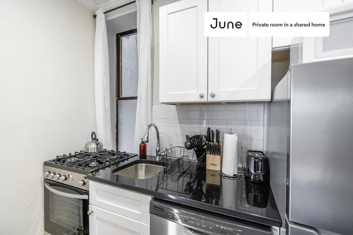 Building Photo - Room in Shared 3 bed/1 bath home