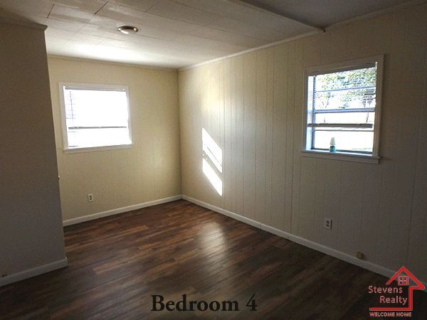 Building Photo - 325 N Franklin Ave