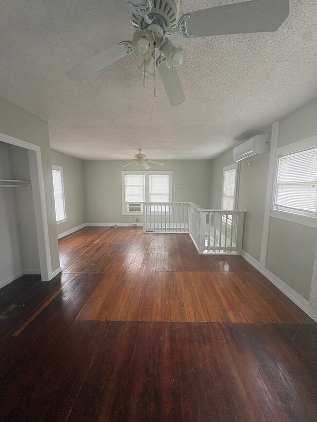 Building Photo - 2205 33rd St