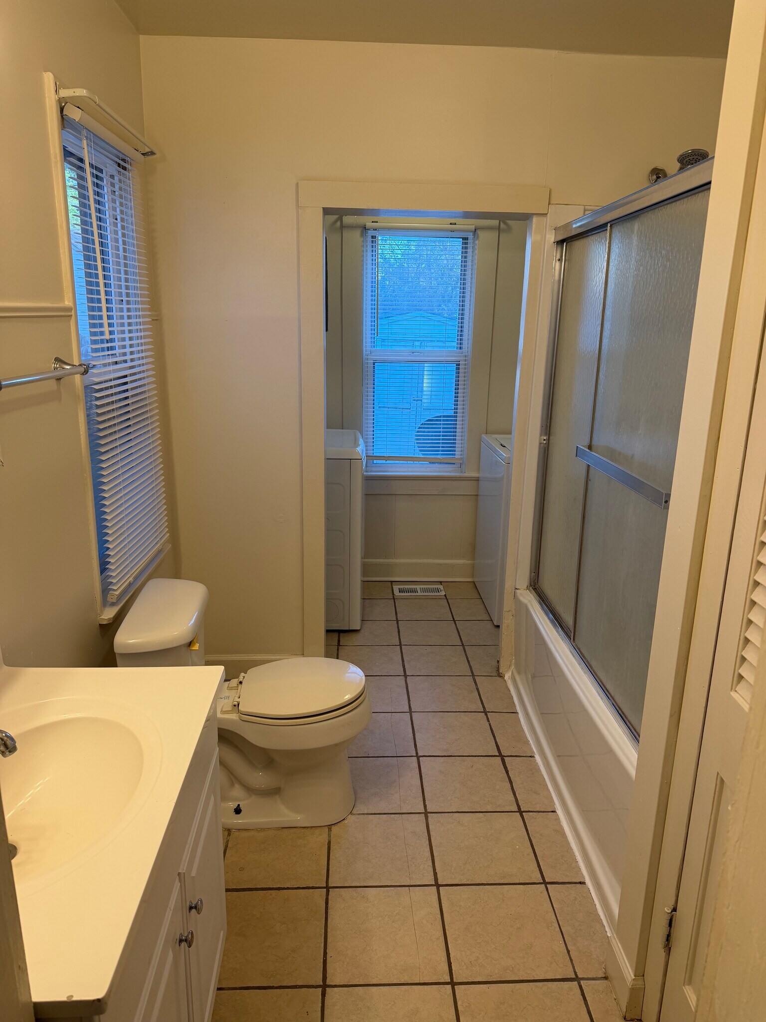 Building Photo - 1509 E Illinois St