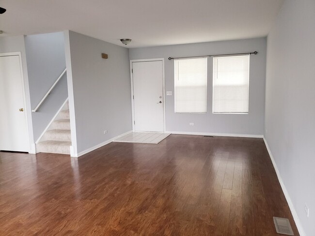 Building Photo - 292 Waterbury Cir