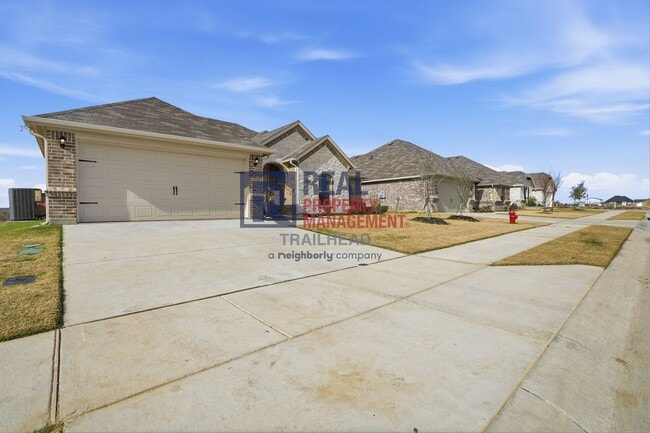 Building Photo - Thoughtfully Designed 4 Bed Home with Elevated Interiors and Lake Views