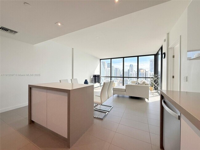 Building Photo - 1600 NE 1st Ave