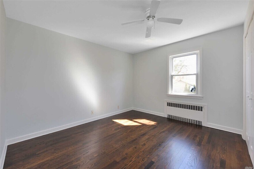 lg master bedroom - 6 Dunes Ln
