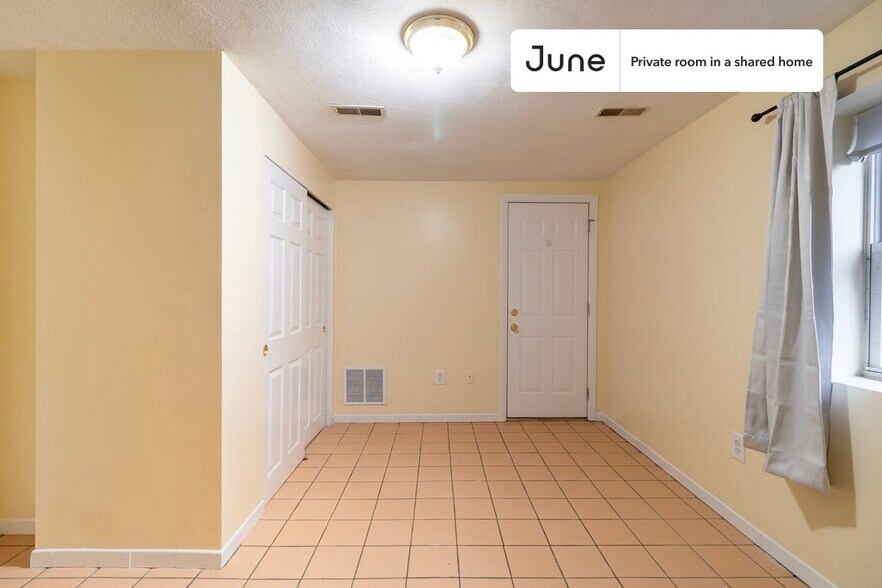 Building Photo - Room in Shared 3 bed/2 bath home