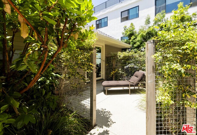 Building Photo - 2817 3rd St