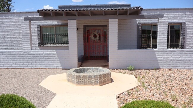 Building Photo - In Ground Pool