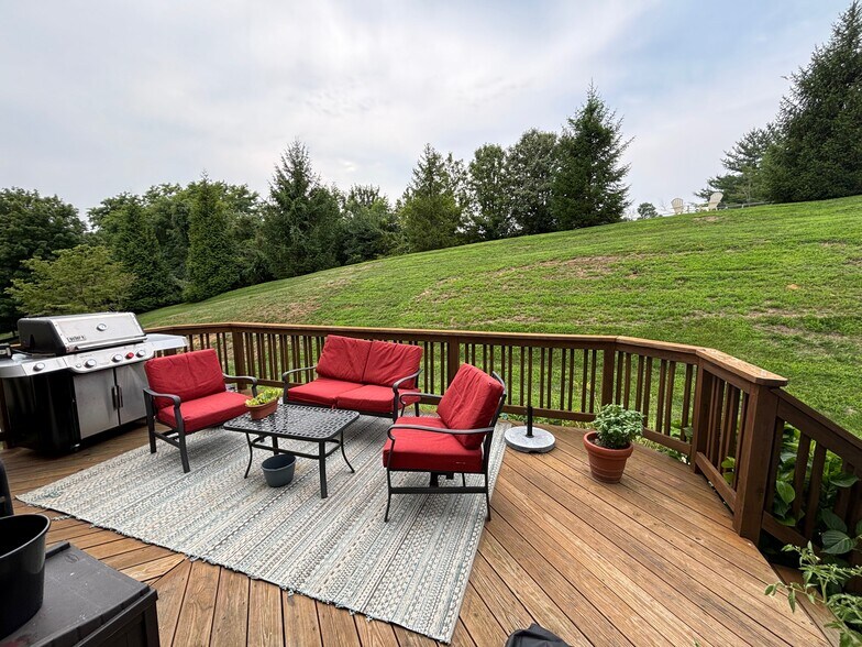 Building Photo - 418 Carpenters Cove Ln