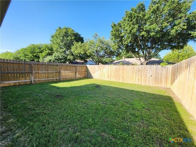 Building Photo - 1221 FM306