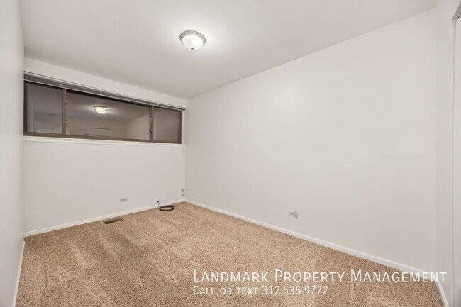 Building Photo - 824 S May St