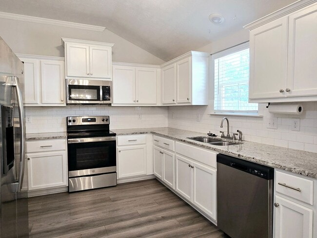 Building Photo - 725 Goodale Dr