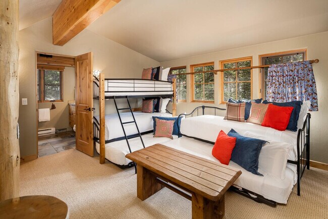 Building Photo - 4 Mountain Home Rd