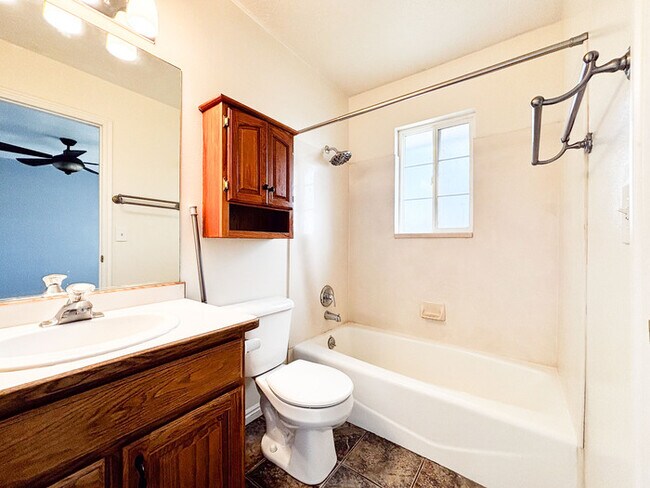 Building Photo - Perfect 5 bed - 2 bath Ranch Home near the...