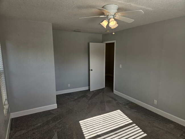 Building Photo - Stunning Jungle Terrace Oasis: Renovated 4...