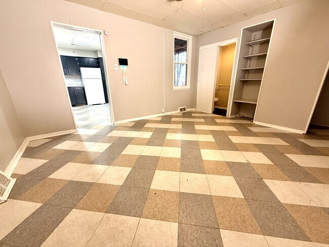 Building Photo - 1124 4th Ave