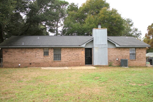 Building Photo - Spacious 4-Bedroom, 2-Bath Brick Home with Vaulted Ceilings, Fenced Yard, and Large Patio