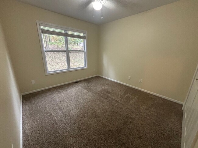 Building Photo - Beautiful 3 Bed • 3 Bath Split-Level Home — Lake Ozark, MO