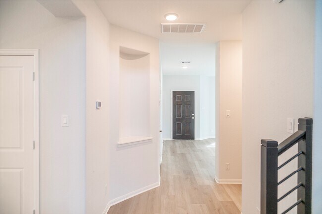 Building Photo - 208 Cambria Green Ln