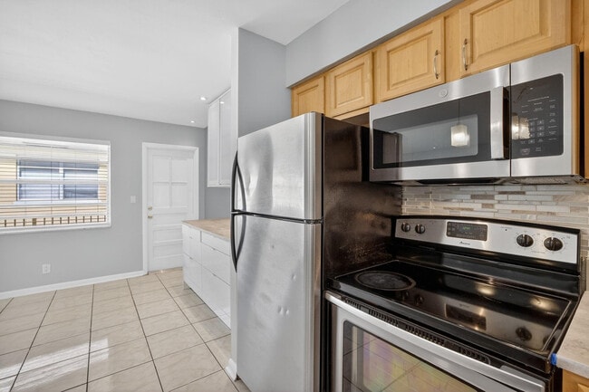 Building Photo - 4051 NE 13th Ave