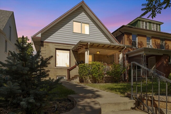 Building Photo - Spacious studio loft in the highly sought-...