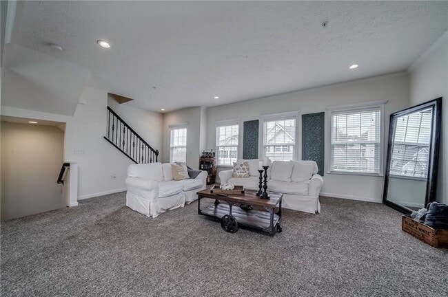 Building Photo - 511 Isabella Ct