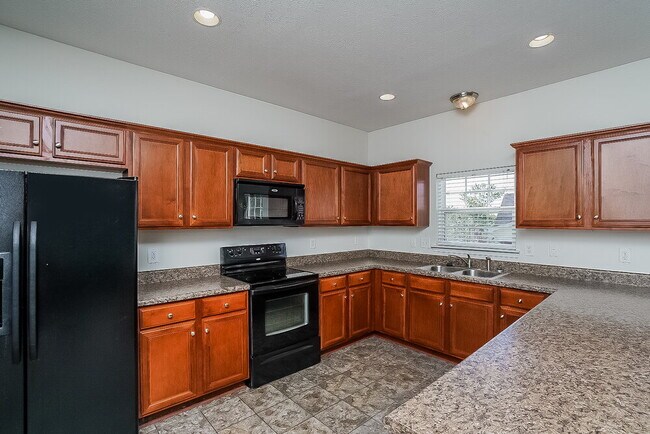 Building Photo - 5051 Preserve Blvd
