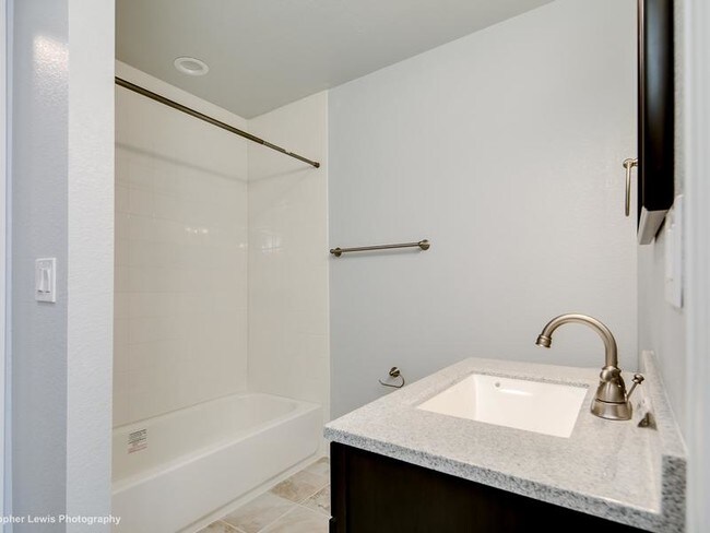 Building Photo - 1140 Poplar Ave