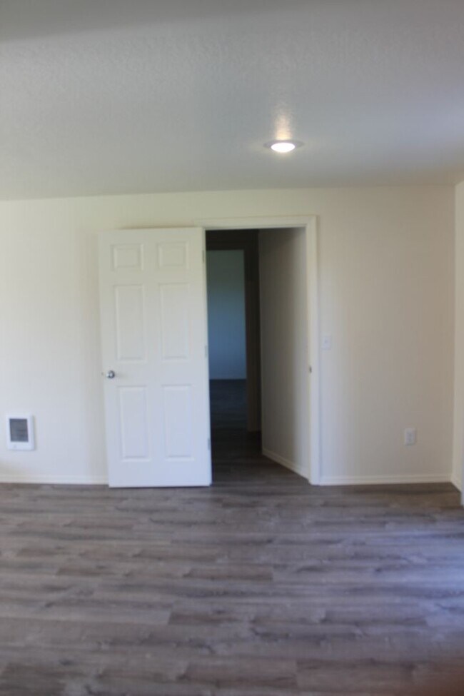 Building Photo - Single Family Home