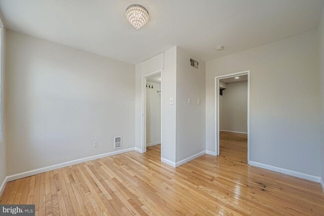 Building Photo - 511 S Ellwood Ave
