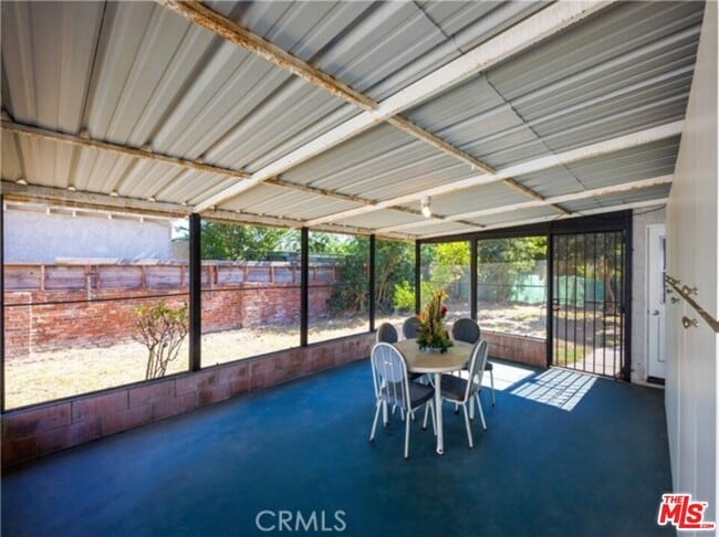 Building Photo - 1021 N Frederic St