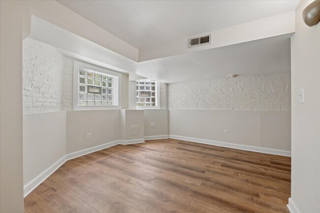 Building Photo - 3842 N Bell Ave
