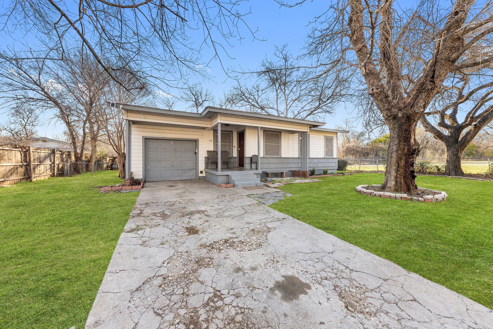 Building Photo - 319 Arnold Ave