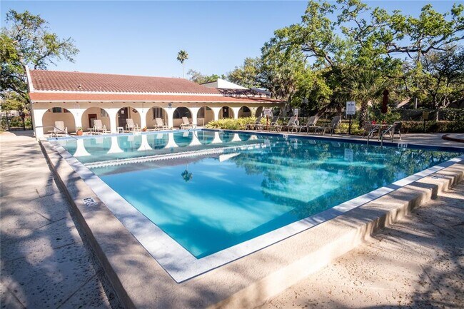 Building Photo - 2630 Pearce Dr