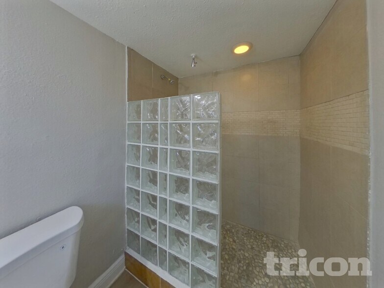 Building Photo - 201 85th Ave N