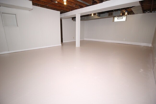 Building Photo - 24909 Grove Ave