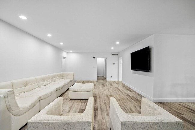 Building Photo - 6165 Old Court Rd