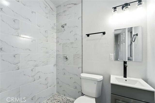 Building Photo - 873 W 41st Dr