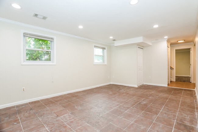 Building Photo - 5003 Stewart Ct