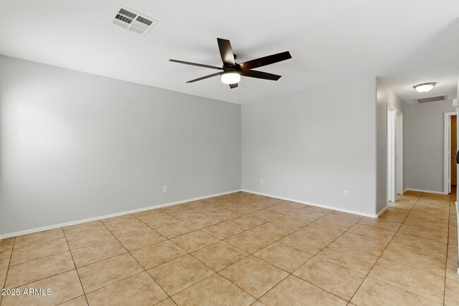 Building Photo - 11546 W Schleifer Dr