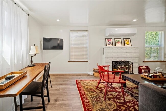 Building Photo - 272 W Carmel Valley Rd