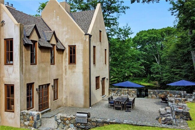 Building Photo - 51 Chapman Rd