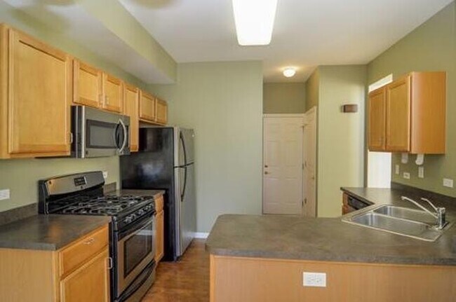 Building Photo - 1073 Stamford Ct
