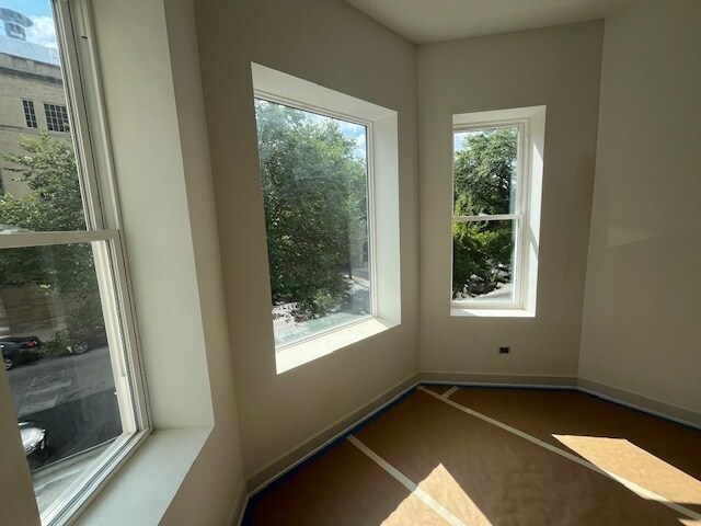 Building Photo - 3726 N Racine Ave