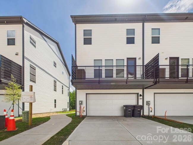 Building Photo - 1623 Blanche St