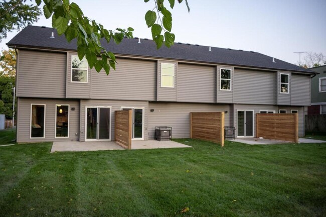 Building Photo - 4610 N Forest Ave