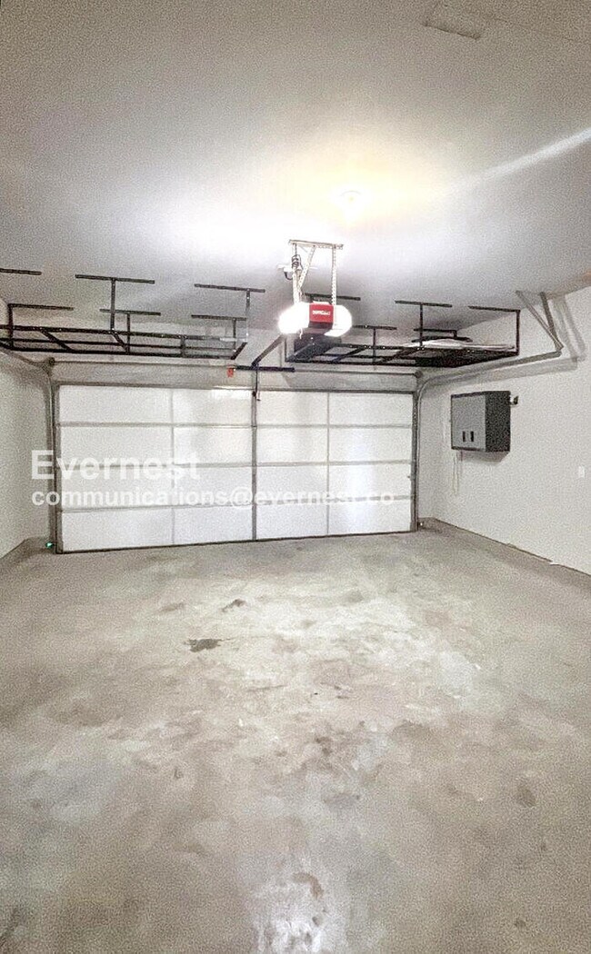 Building Photo - PROMO: Get $1,000 OFF the first month’s rent when the lease starts this month of March! / 5 Bed/4...