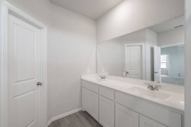 Building Photo - 8637 Centerboard Ln
