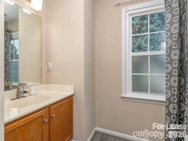 Building Photo - 8715 Parkchester Dr